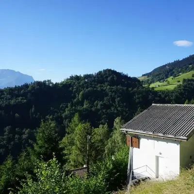 HERZLI-CHALET über dem Rheintal mit Schlossblick