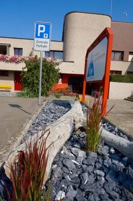a parking sign in front of a building at Jugendherberge Romanshorn in Romanshorn