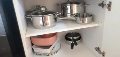 a kitchen with pots and pans on a shelf at Tiny House im Grünen in Sankt Margrethen