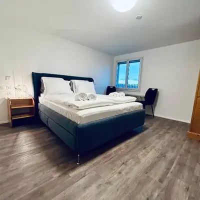 Private room with Bathroom and Lake View in Guest House