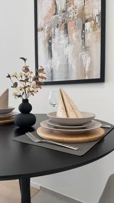 a table with plates and napkins on top of it at DESIGN-STUDIO 3 !Gratis Parken, Free Parking! in Kreuzlingen