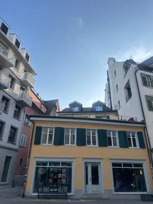 a yellow and green building on a city street at Kugelgasse Apartments - Smart Living by Klang und Kleid in St. Gallen