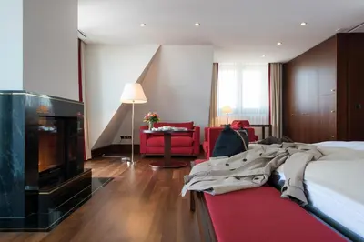 a hotel room with a bed and a tv and a couch at Bad Horn - Hotel & Spa in Horn