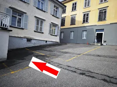 a red arrow on a street in front of a building at RUSTICO INN - SIMPLE ROOMS -- OLMA Messen & Autobahn 1 Min, HSG 6 Min, Spital 7min, günstige Parkplätze in St. Gallen