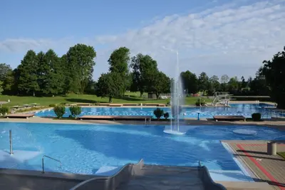 a large swimming pool with a fountain in the middle at Appartement Unterstädeli Engelburg SG in Wittenbach